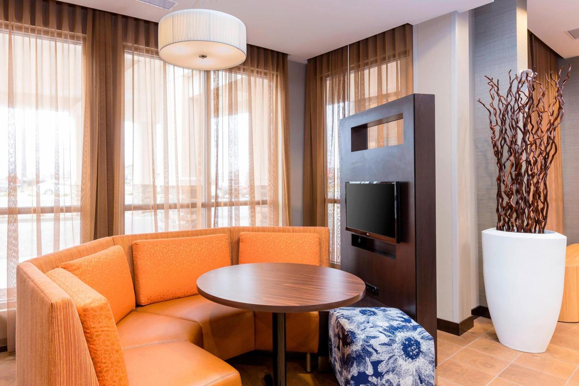 Courtyard By Marriott Bismarck North Hotell Eksteriør bilde