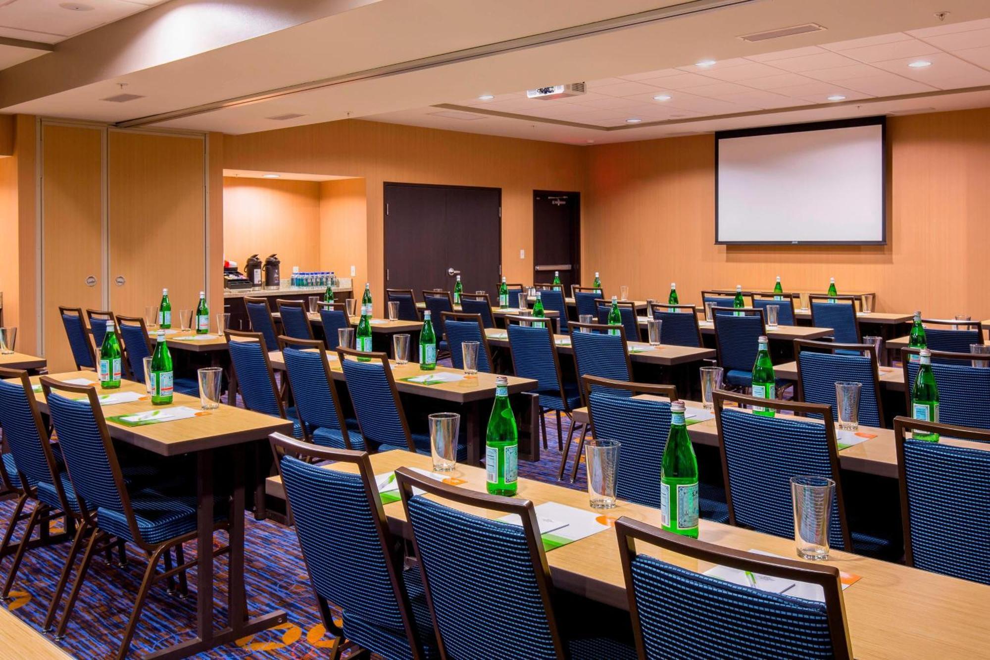 Courtyard By Marriott Bismarck North Hotell Eksteriør bilde