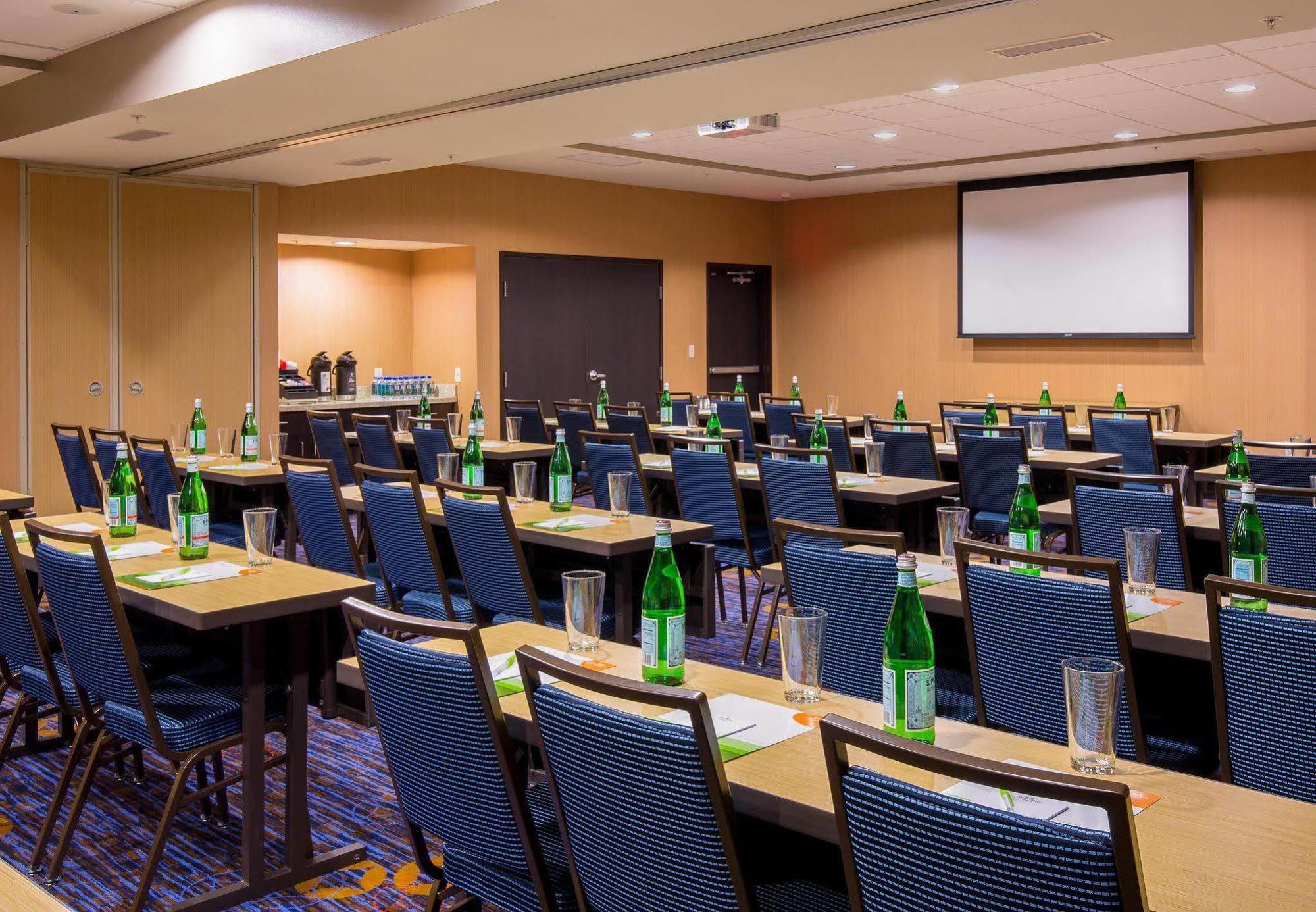 Courtyard By Marriott Bismarck North Hotell Eksteriør bilde